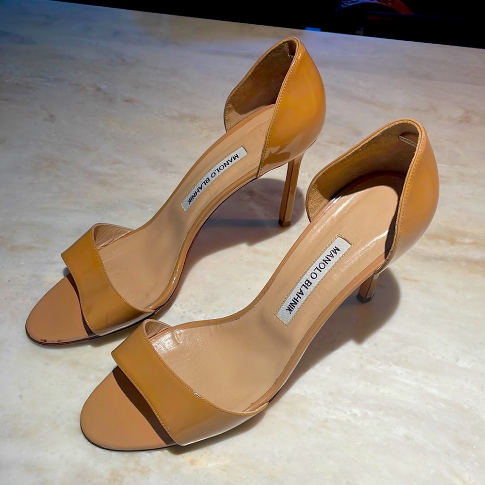 Manolo Blahnik size 40, nude, patent leather, open toe.